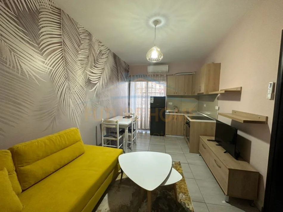 Tirane, jepet me qera apartament 1+1 Kati 7, 65 m² 370 € (Vila L)