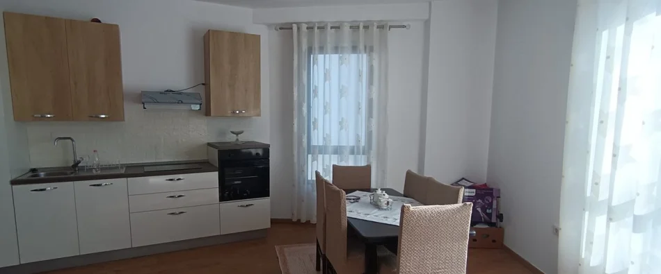 Tirane, jepet me qera apartament 1+1 Kati 7, 65 m² 600 € (Farmacia 10)