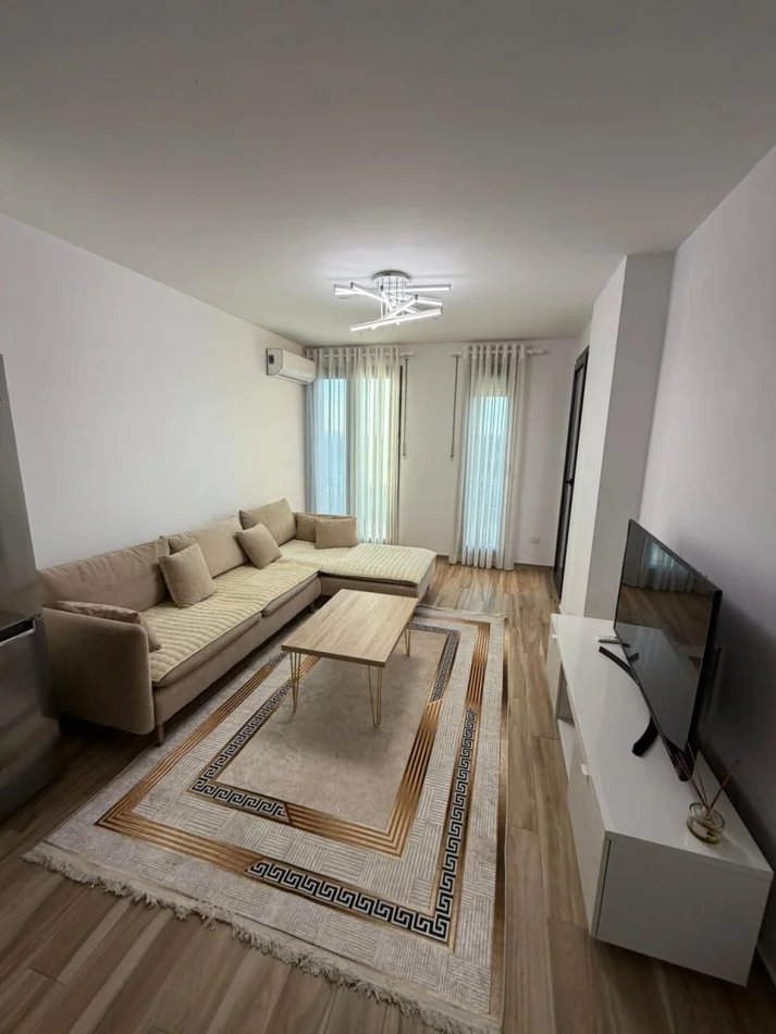 Tirane, jepet me qera apartament 1+1 Kati 7, 65 m² 650 € (Perballe Pediatrise)