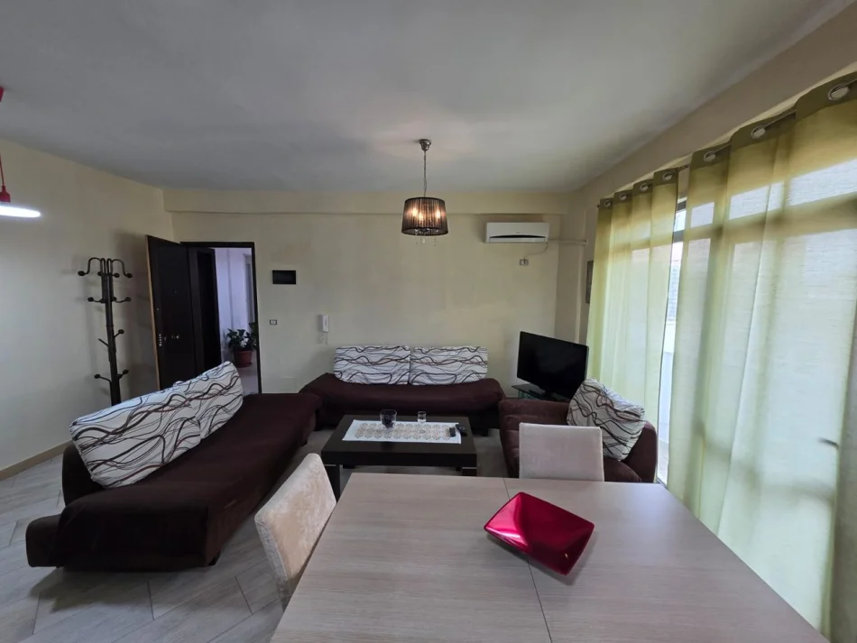 Tirane, jepet me qera apartament 1+1 Kati 7, 70 m² 330 € (Fresku)