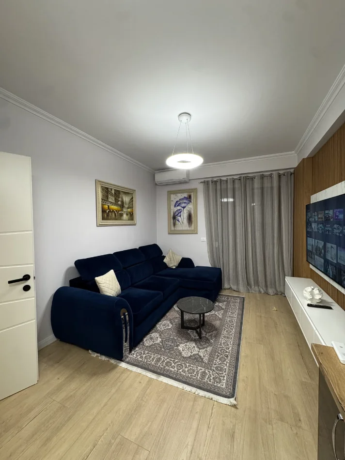 Tirane, jepet me qera apartament 1+1 Kati 7, 70 m² 500 € (ASTIR)