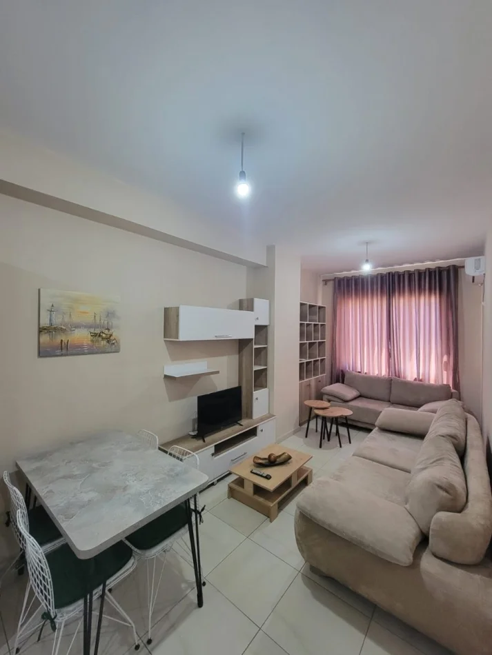 Tirane, jepet me qera apartament 1+1 Kati 7, 70 m² 500 € (Rruga Sokrat Miho)