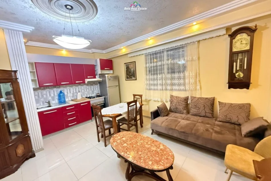 Tirane, jepet me qera apartament 1+1 Kati 7, 70 m² 520 € (Rruga e Dibres)