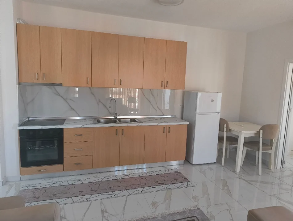 Tirane, jepet me qera apartament 1+1 Kati 7, 70 m² 570 € (Rruga 5 Maj)