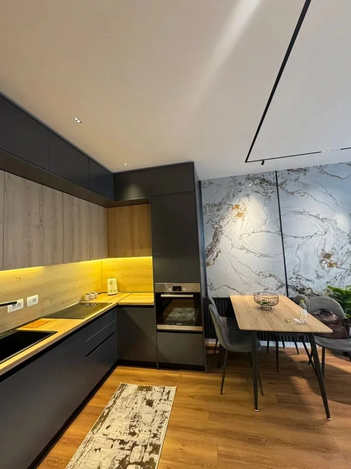 Tirane, jepet me qera apartament 1+1 Kati 7, 70 m² 800 € (Rruga Jordan Misja)