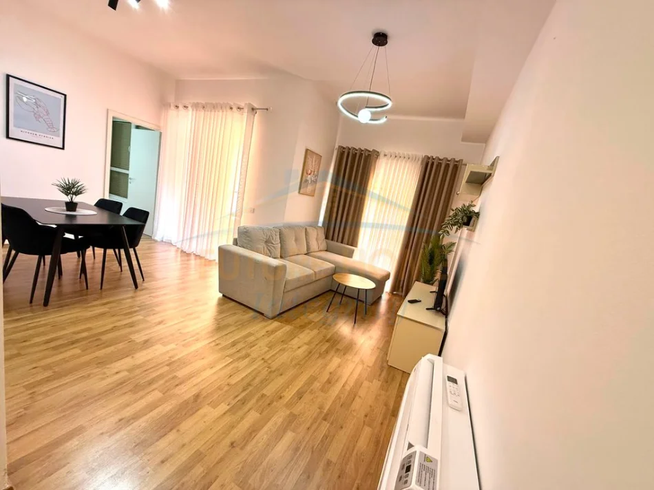 Tirane, jepet me qera apartament 1+1, Kati 7, 70 m² (Kompleksi Mangalem)  45,000 Lekë