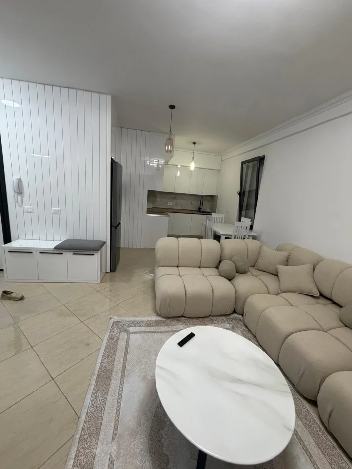 Tirane, jepet me qera apartament 1+1 Kati 7, 75 m² 450 € (Casa Italia)