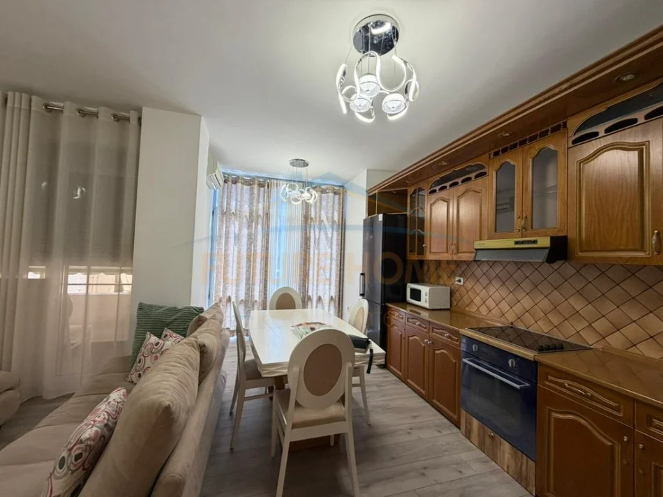 Tirane, jepet me qera apartament 1+1 Kati 7, 81 m² 800 € (Kompleksi Halili)