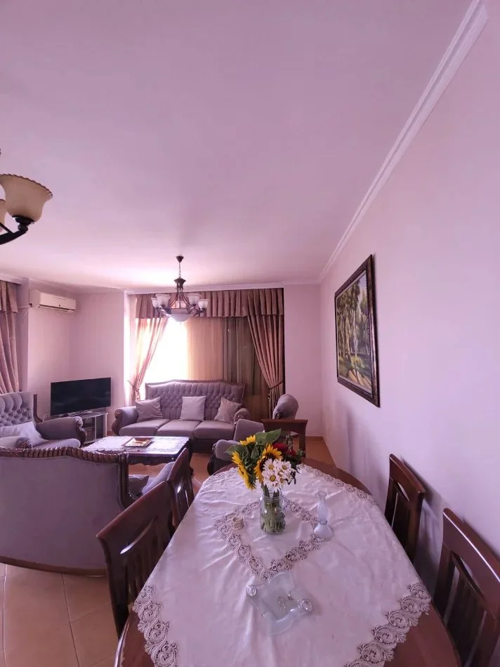 Tirane, jepet me qera apartament 1+1 Kati 8, 125 m² 800 € (Bulevardi Gjergj Fishta)