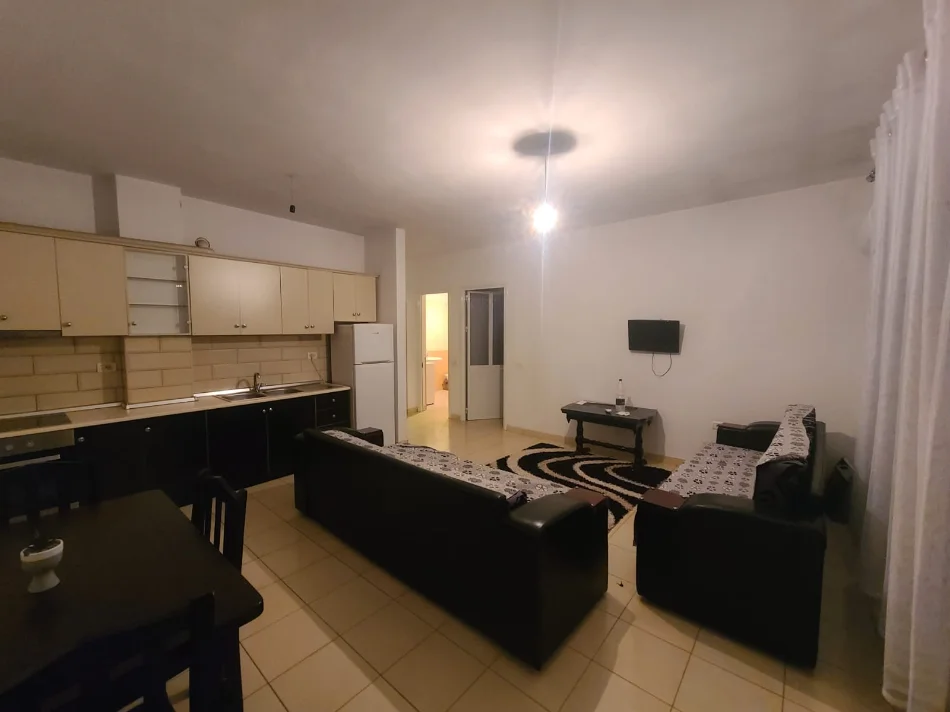 Tirane, jepet me qera apartament 1+1 Kati 8, 60 m² 380 € (YZBERISHT)