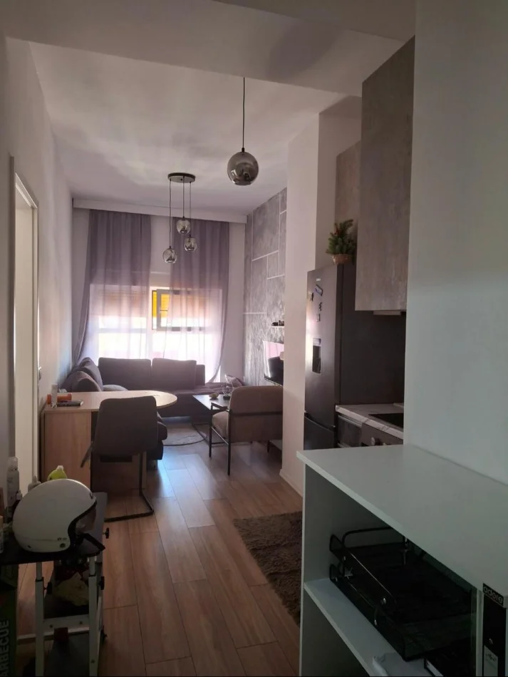 Tirane, jepet me qera apartament 1+1 Kati 8, 60 m² 440 € (Ali Demi)