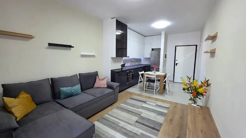 Tirane, jepet me qera apartament 1+1 Kati 8, 60 m² 530 € (RRUGA 5 MAJI)