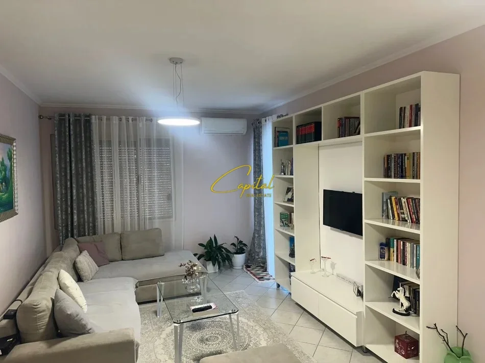 Tirane, jepet me qera apartament 1+1 Kati 8, 64 m² 450 € (ASTIR)