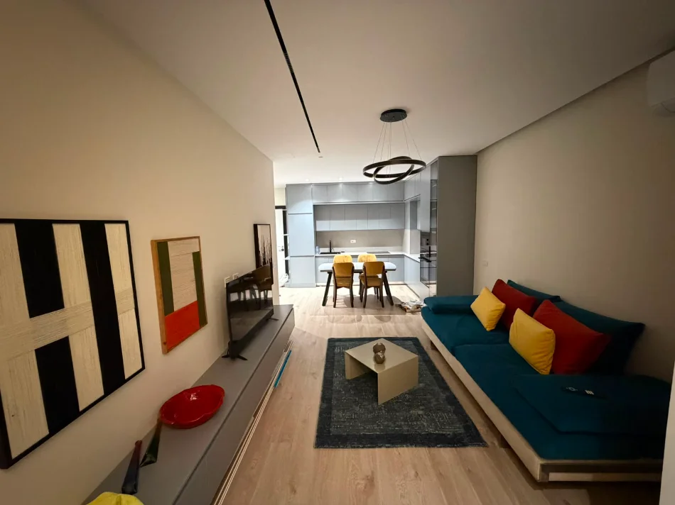 Tirane, jepet me qera apartament 1+1 Kati 8, 65 m² 1.000 € (Mine peza)