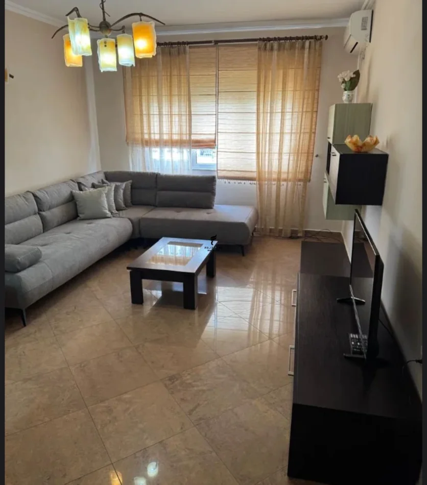Tirane, jepet me qera apartament 1+1 Kati 8, 65 m² 600 € (SHESHI WILLSON)