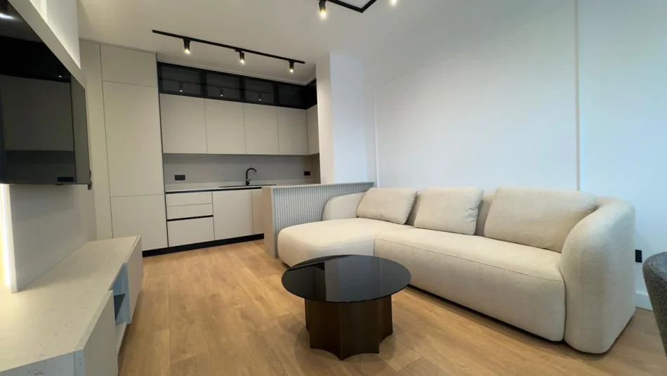 Tirane, jepet me qera apartament 1+1 Kati 8, 65 m² 800 € (Porcelani)