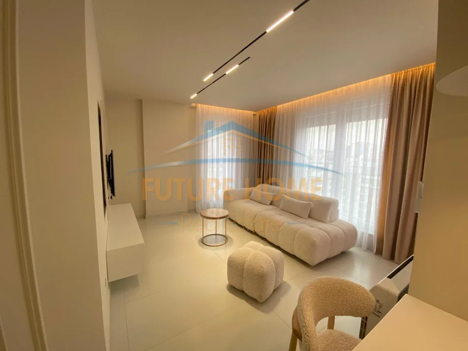 Tirane, jepet me qera apartament 1+1 Kati 8, 70 m² 680 € (Rruga Jordan Misja)