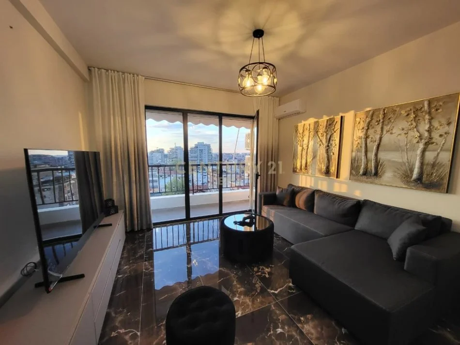 Tirane, jepet me qera apartament 1+1 Kati 8, 70 m² 800 € (Rruga e Durresit)