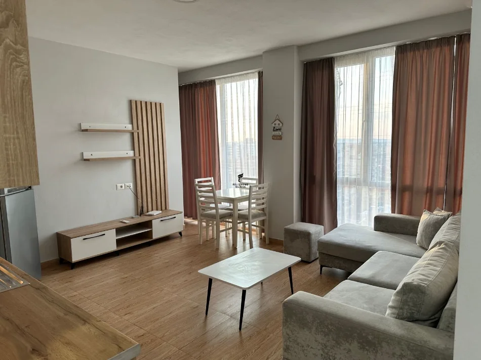 Tirane, jepet me qera apartament 1+1 Kati 8, 75 m² 500 € (QENDER)