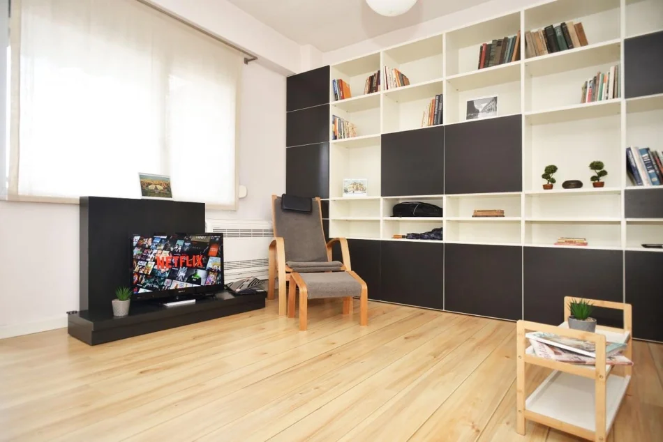 Tirane, jepet me qera apartament 1+1 Kati 8, 80 m² 600 € (Kompleksi Halili)