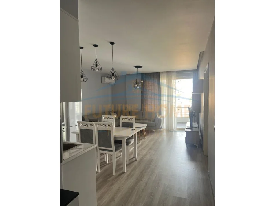 Tirane, jepet me qera apartament 1+1 Kati 8, 81 m² 650 € (Fusha e Aviacionit)