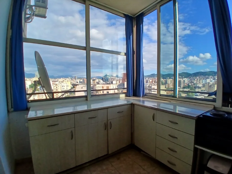 Tirane, jepet me qera apartament 1+1 Kati 9, 55 m² 450 € (Zogu I zi)