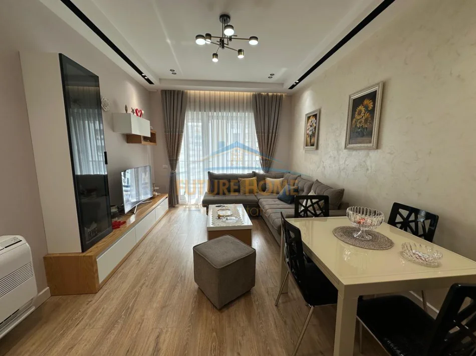 Tirane, jepet me qera apartament 1+1 Kati 9, 58 m² 700 € (KOMPLEKSI KONTAKT , 21 Dhjetori)