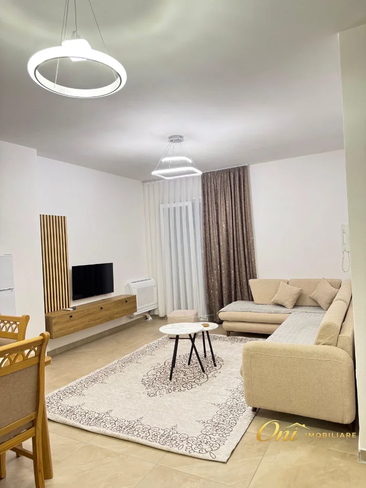Tirane, jepet me qera apartament 1+1 Kati 9, 60 m² 450 € (KOMPLEKSI JOLLA)