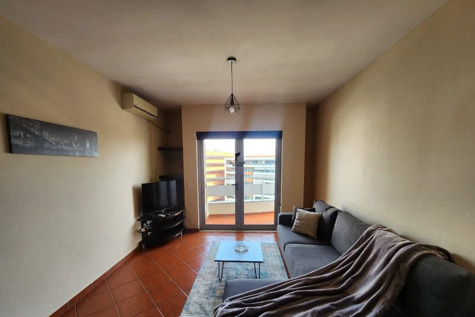 Tirane, jepet me qera apartament 1+1 Kati 9, 60 m² 450 € (RRUGA E KAVAJES)