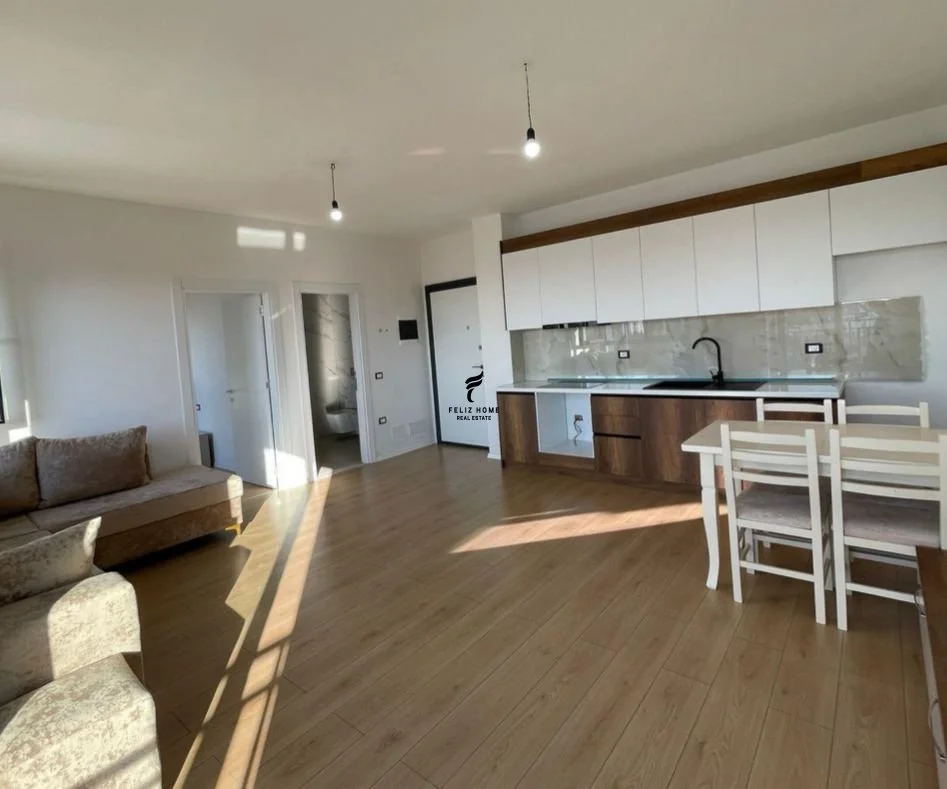 Tirane, jepet me qera apartament 1+1 Kati 9, 65 m² 550 € (BULEVARDI I RI)