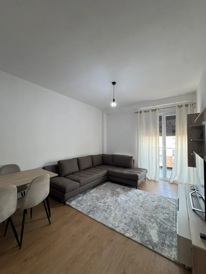 Tirane, jepet me qera apartament 1+1 Kati 9, 65 m² 650 € (Don Bosko)