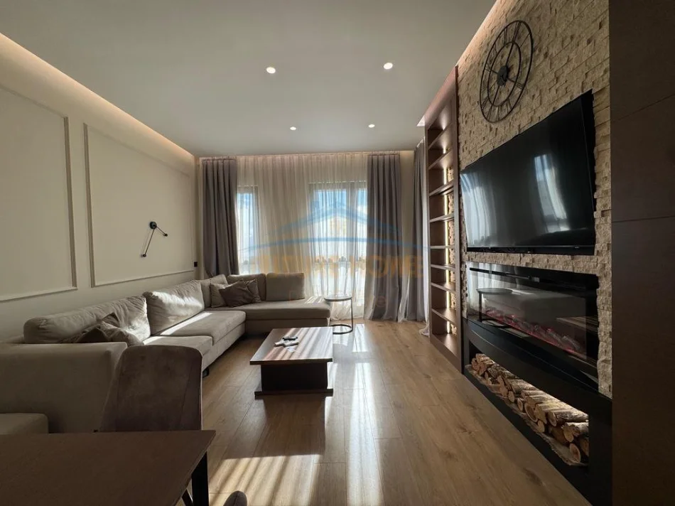 Tirane, jepet me qera apartament 1+1 Kati 9, 76 m² 850€ (Rruga e Kavajes.)