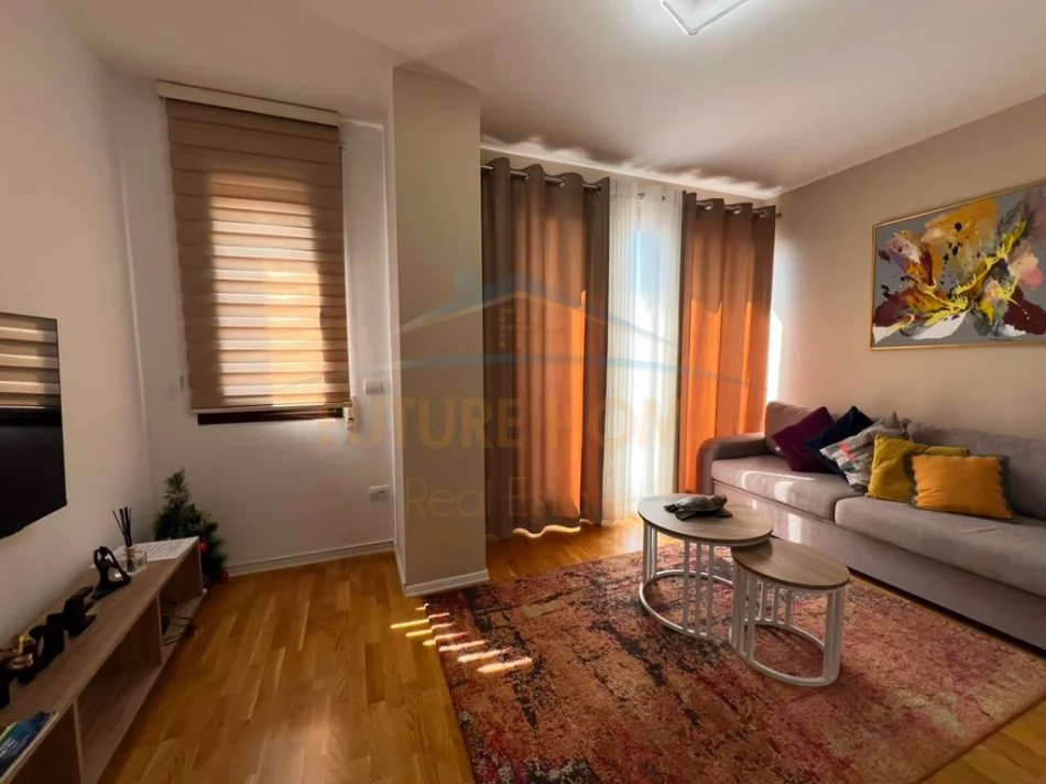 Tirane, jepet me qera apartament 1+1+Post Parkimi+Ballkon Kati 3, 69 m² 68,000 Lekë (Rruga e Barrikadave)