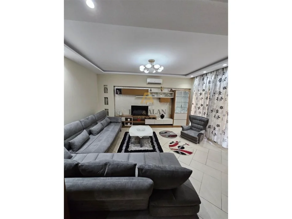 Tirane, jepet me qera apartament 2+1 , 100 m² 650 €