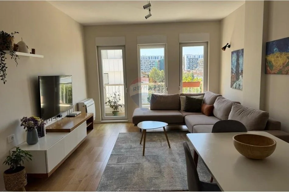 Tirane, jepet me qera apartament 2+1 , 100 m² 750 € (21 Dhjetori)