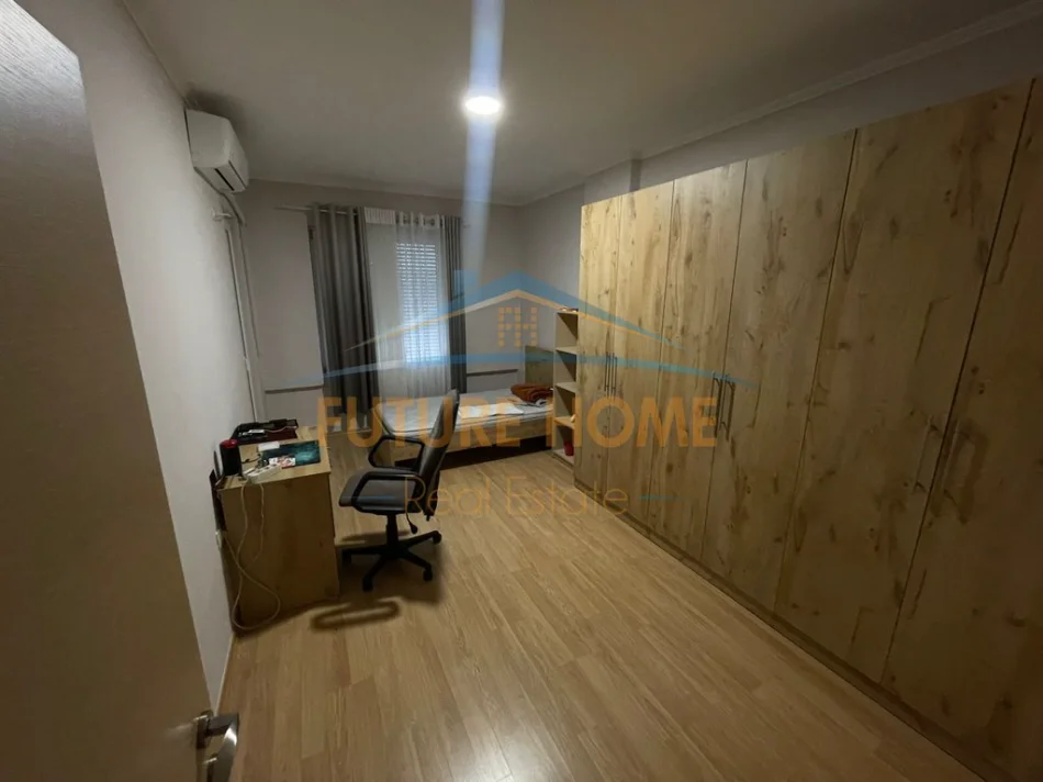 Tirane, jepet me qera apartament 2+1 , 119 m² 650 € (kopshti botanik)