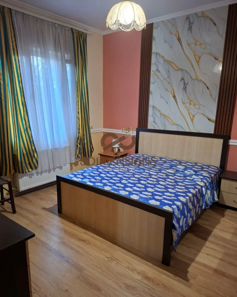 Tirane, jepet me qera apartament 2+1 , 130 m² 650 € (Kristal Center D8242A-272)