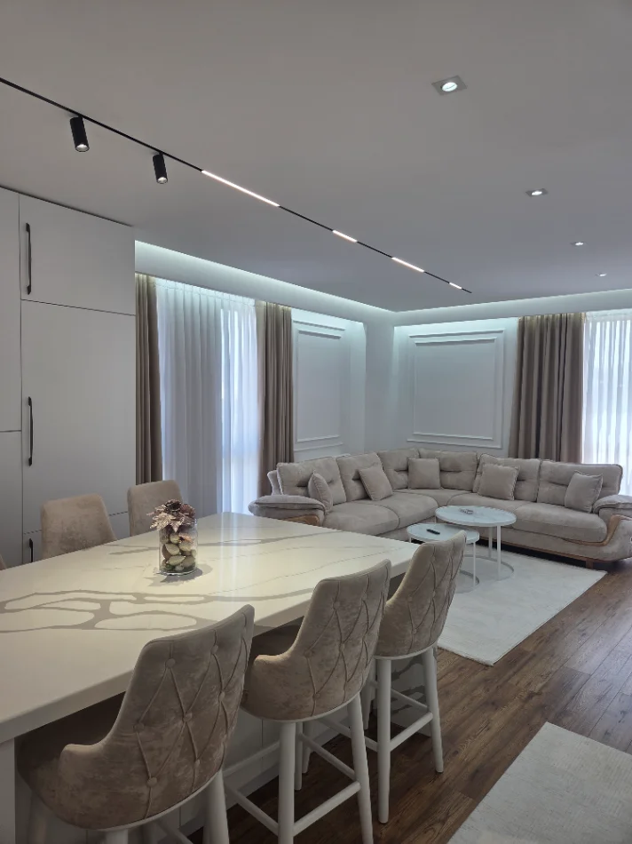 Tirane, jepet me qera apartament 2+1+2+Ballkon Kati 2, 102 m² (Bulevardi Zogu i 1)