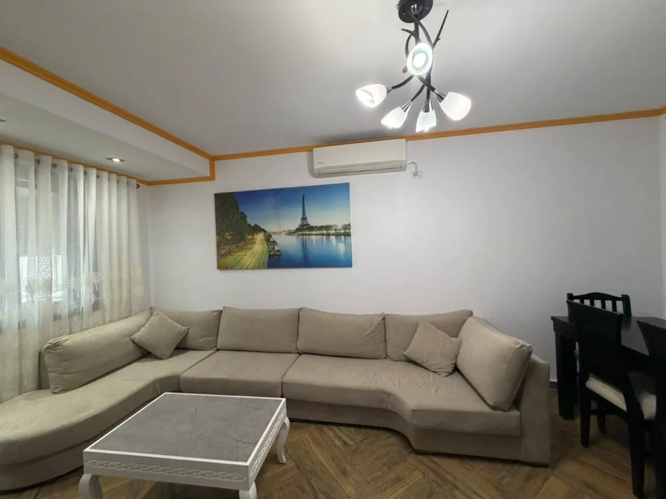 Tirane, jepet me qera apartament 2+1+2+Ballkon Kati 3, 103 m² 60.000 LEKE (21 Dhjetori)