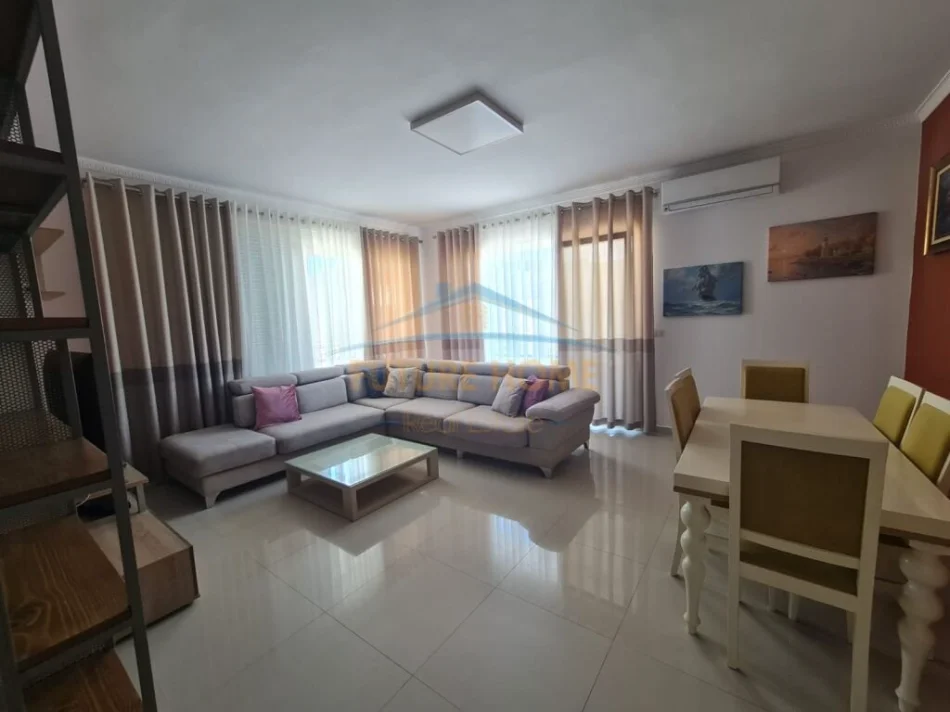 Tirane, jepet me qera apartament 2+1+2, Kati 2, 127 m² 800 € (Kopshti Botanik)