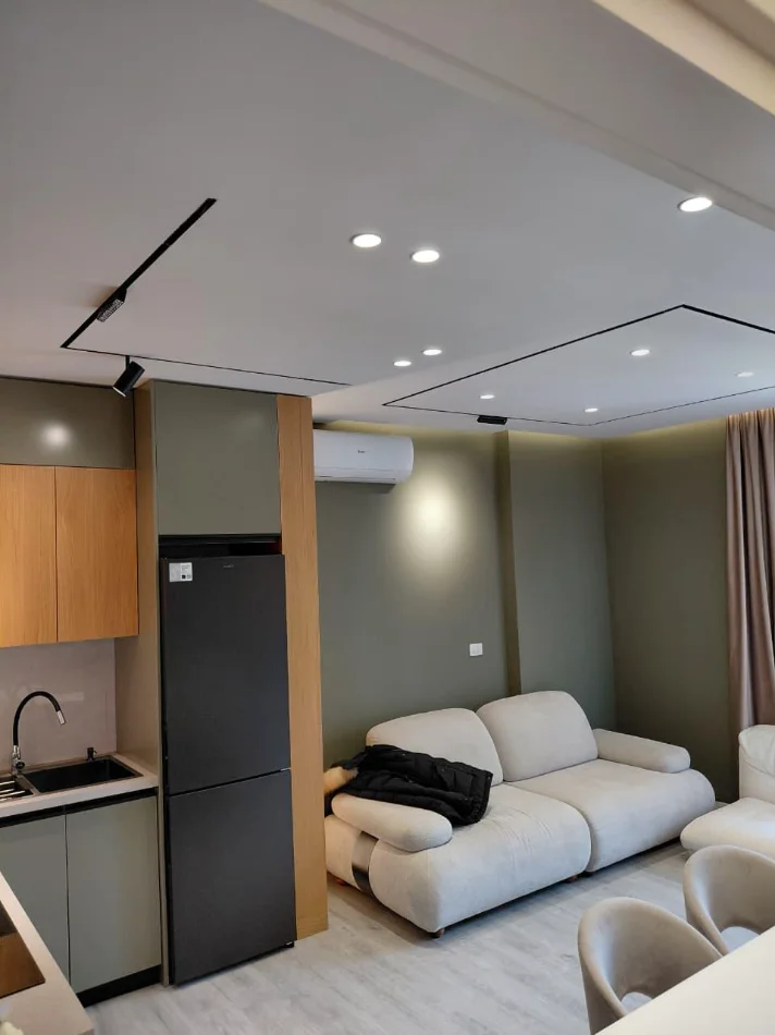 Tirane, jepet me qera apartament 2+1+2 Kati 7, 95 m² 650 € (ALI DEMI)