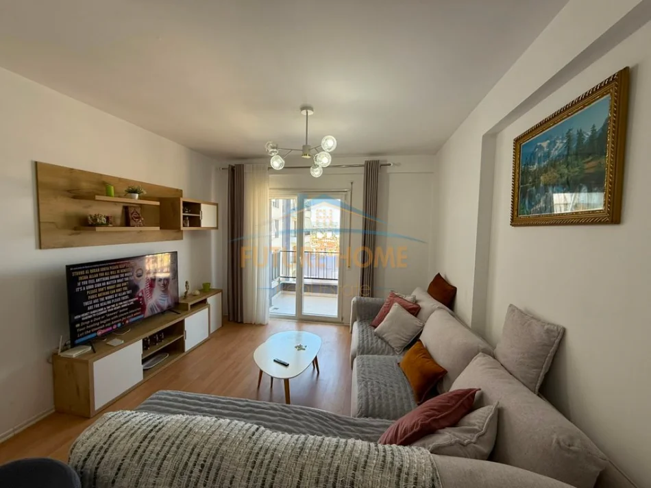 Tirane, jepet me qera apartament 2+1+2 Kati 9, 99 m² 650 € (RRUGA 5 MAJI)