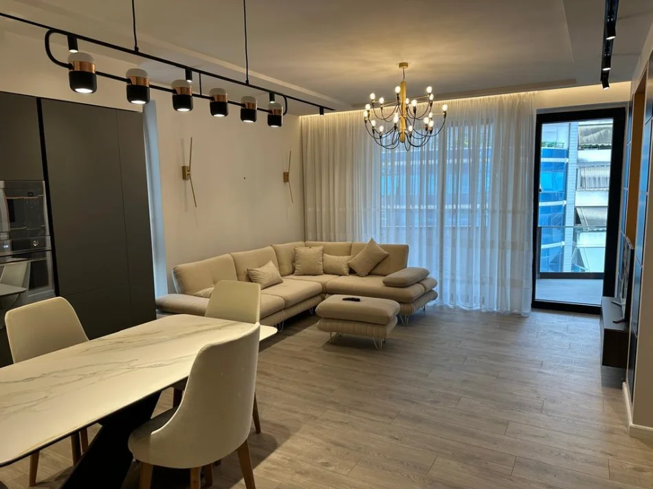 Tirane, jepet me qera apartament 2+1+2+PARKIM, Kati 6, 130 m² 1.200 € (SELVIA)