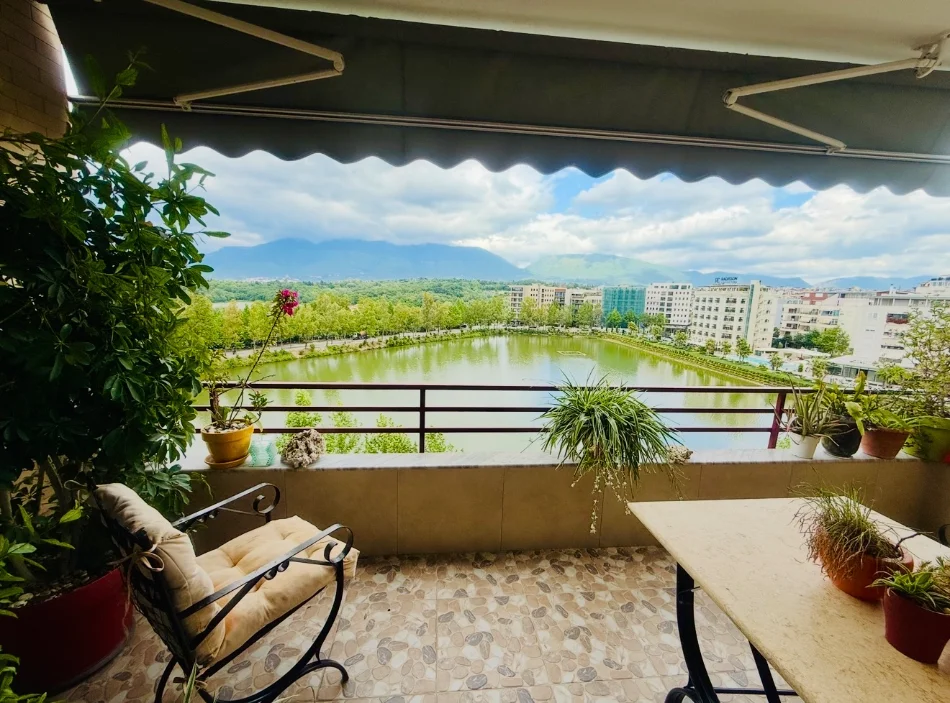 Tirane, jepet me qera apartament 2+1+3 Ballkone Kati 4, 137 m²