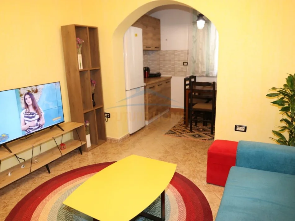 Tirane, jepet me qera apartament 2+1 , 55 m² 700 € (Laprake)