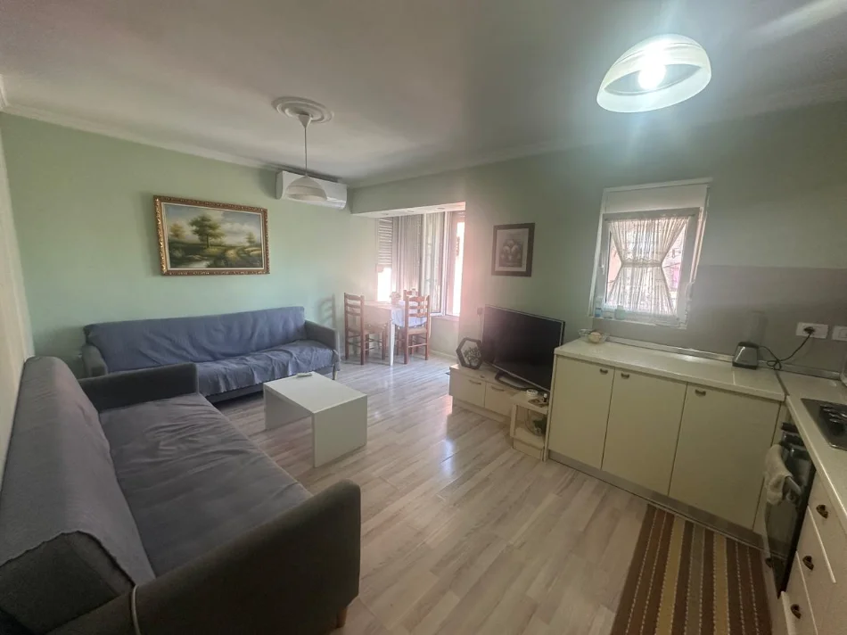 Tirane, jepet me qera apartament 2+1 , 70 m² 500 € (Rruga Mihal Grameno)