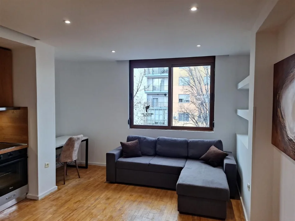 Tirane, jepet me qera apartament 2+1 , 85 m² 550 € (STACIONI I TRENIT)