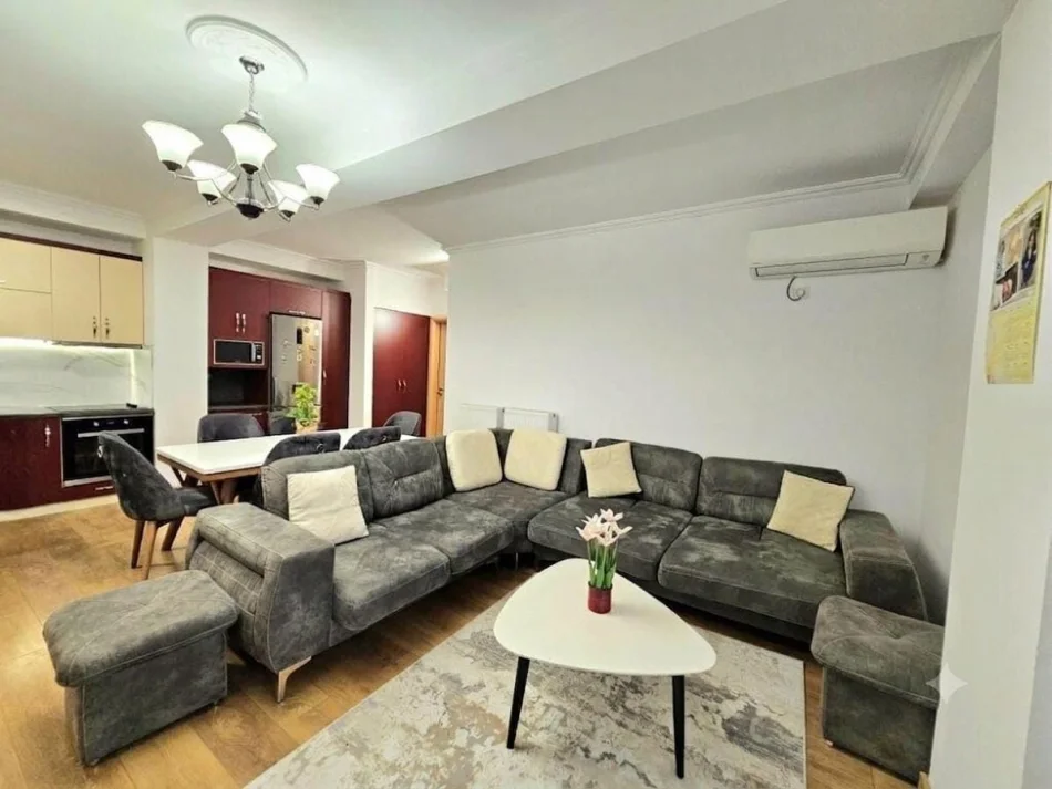 Tirane, jepet me qera apartament 2+1 95 m² 700 € (700 €/muaj)