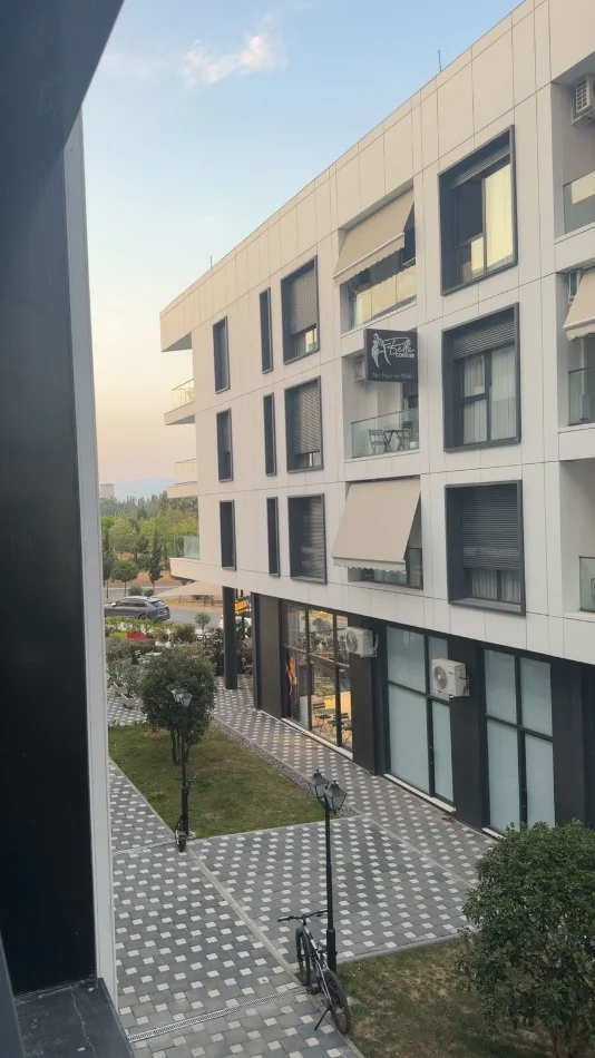 Tirane, jepet me qera apartament 2+1+Aneks+Ballkon , 116 m² 1.500 €