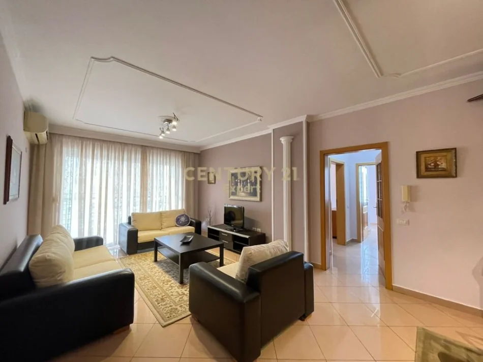 Tirane, jepet me qera apartament 2+1+Aneks+Ballkon Kati 10, 130 m² 800 € (Libri Universitar)